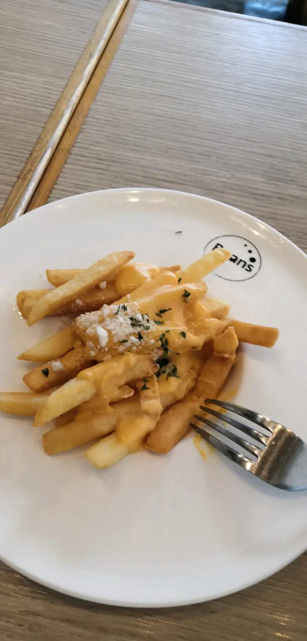 車打芝士薯條跑唔係常常有架， 有時會轉肉醬薯條，我個人喜歡芝士多d