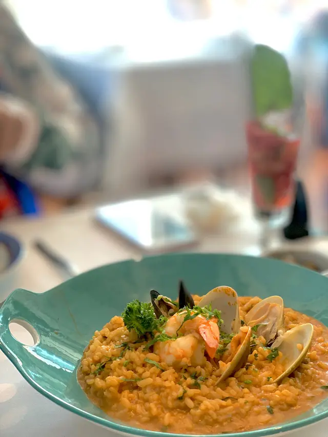 shrimps, clams, mussels & coriander 