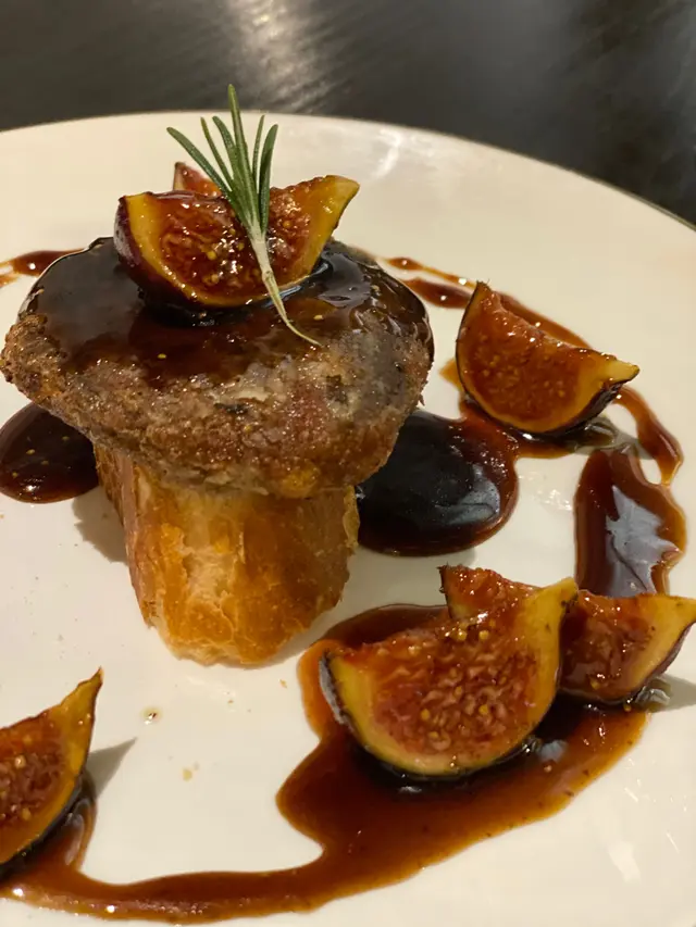 呢個素鵝肝做得好真  配埋新鮮無花果  唔會咁膩