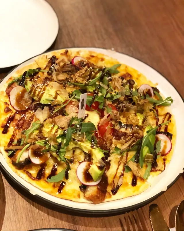 蒲燒鰻魚牛油果薄餅