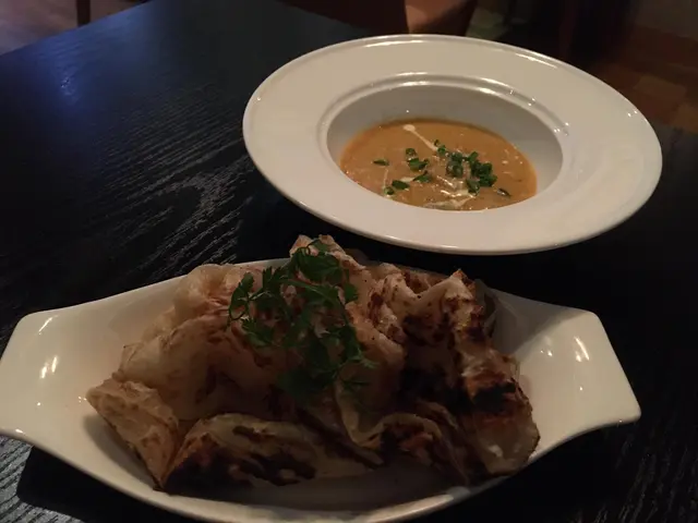 油酥餅配紅咖喱蟹肉醬