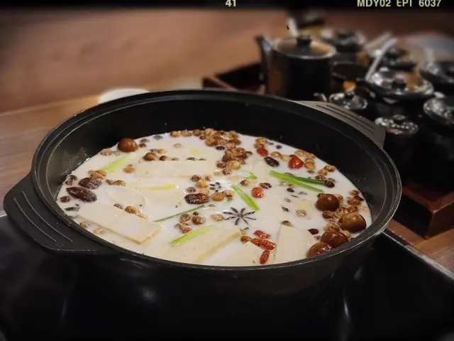 蜂巢豆腐白湯鍋（$130）