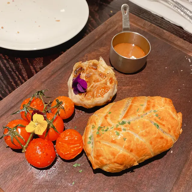 威靈頓牛柳配砵酒汁