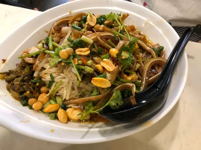 干撈麻辣豬耳麵