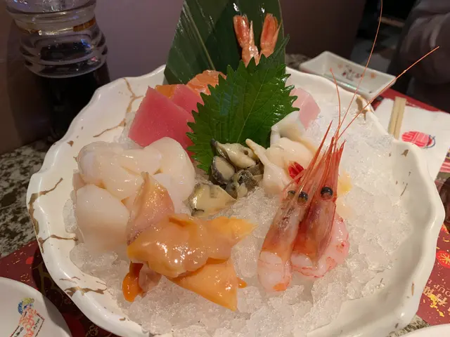 大赤蝦, 三文魚, 空運大目吞拿魚, 油甘魚, 北海道帶子, 北海道角螺, 馬刀貝, 赤貝, 甜蝦