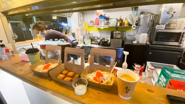 蟹肉忌廉意粉，蝦多士，抹茶鮮奶，夠薑白朱古力咖啡