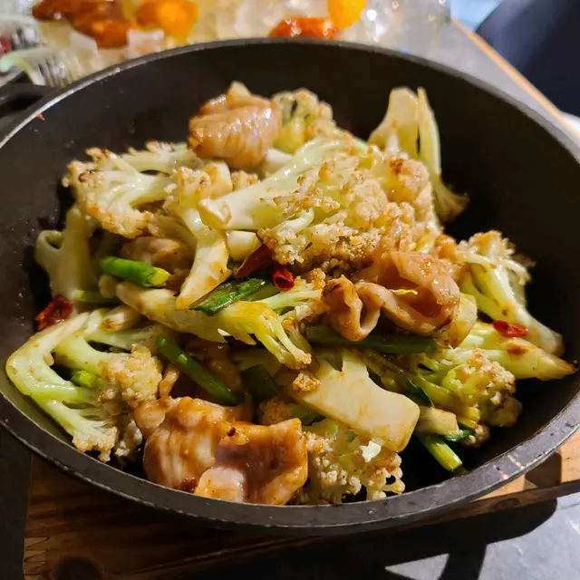 啫啫爽肉白菜花