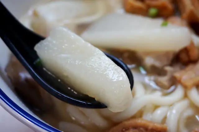 招牌油渣麵 + 豬腩片