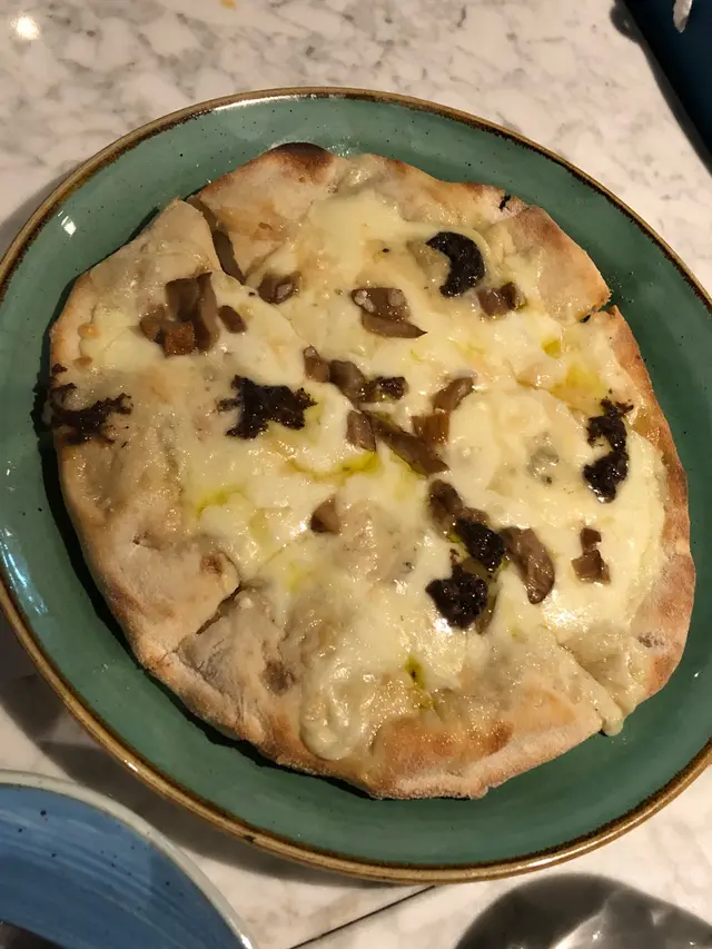 四色芝士,黑松露,牛肝菌薄餅