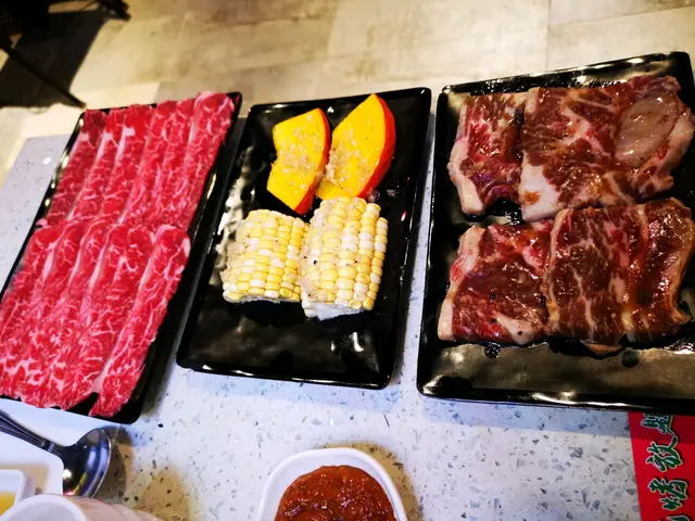 頂級韓牛板腱肉及頂級韓牛仔骨