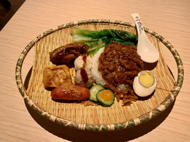 台灣五寶拼盤肉燥飯