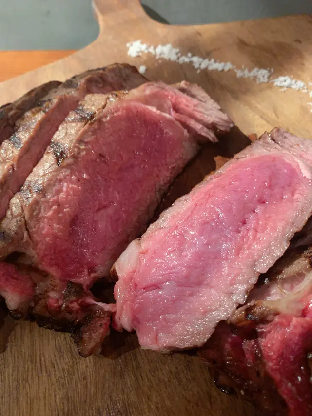 燒斧頭牛扒、田園沙律