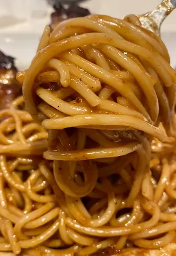 焗黑椒汁牛扒意粉