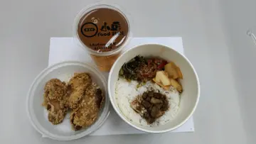  生炸蒜辣雞翼魯肉便當