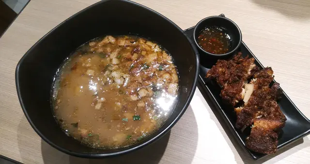 茶燻煎軟雞滷肉湯飯