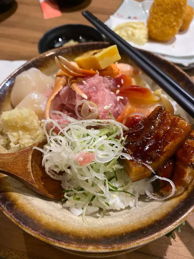 帶子、蟹鉗、鰻魚、吞拿魚蓉、帆立貝