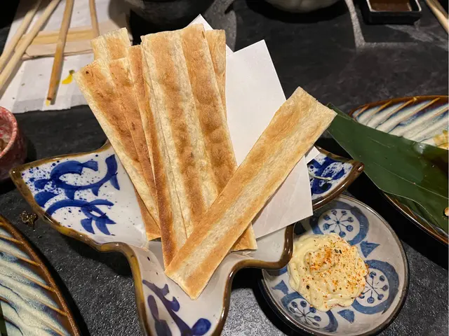 呢個我都鍾意呀，我個人覺得呢個好味過雞泡魚乾