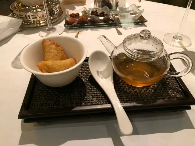 日本松茸鴨肉清湯拌蟲蛹粥山鴨肉煎粉果