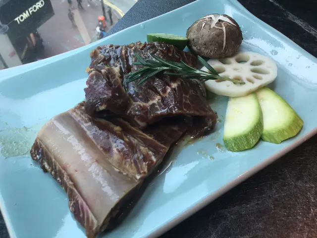 柞木甕漬牛肋骨