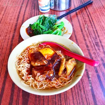 咖哩崩沙腩麵