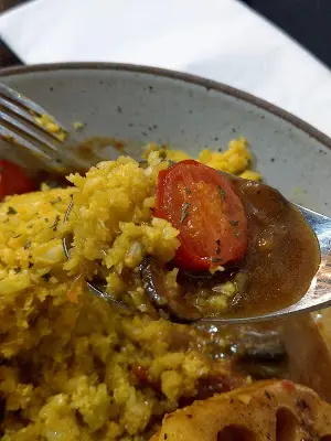 日式烤野菜咖喱配椰菜花飯