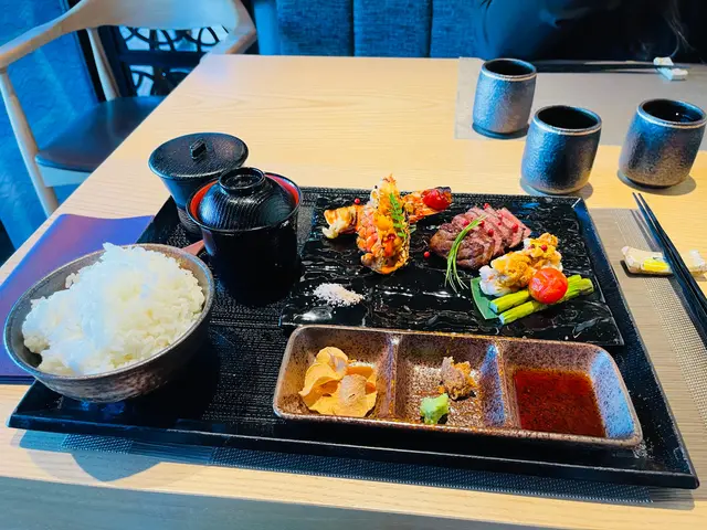 午餐：和牛海膽定食