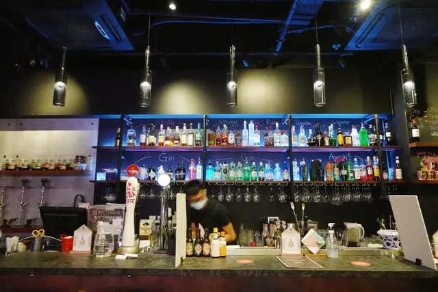 可以在Bar order各式美酒。