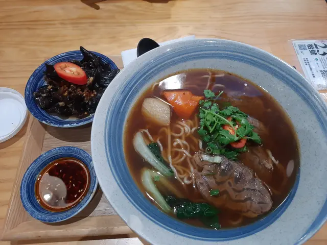 麻辣紅燒腱心牛肉麵