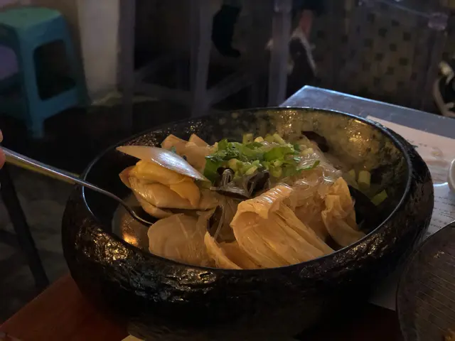 香辣白胡椒,白味噌煮紐西蘭鑽石蜆及粉絲