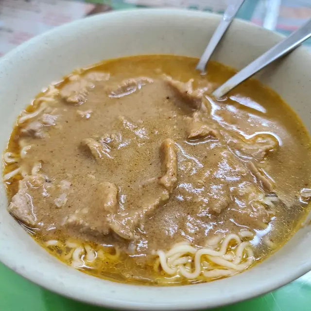 沙爹牛肉蟹王麵