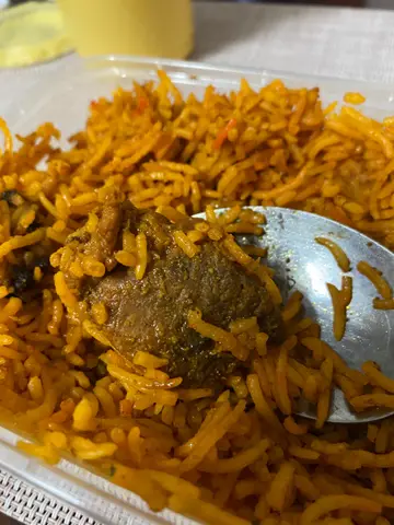 羊肉炒饭配沙律