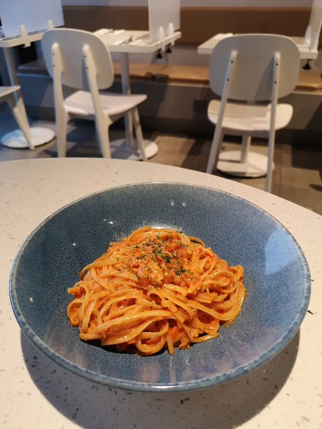 蟹肉香草忌廉蕃茄汁扁意粉