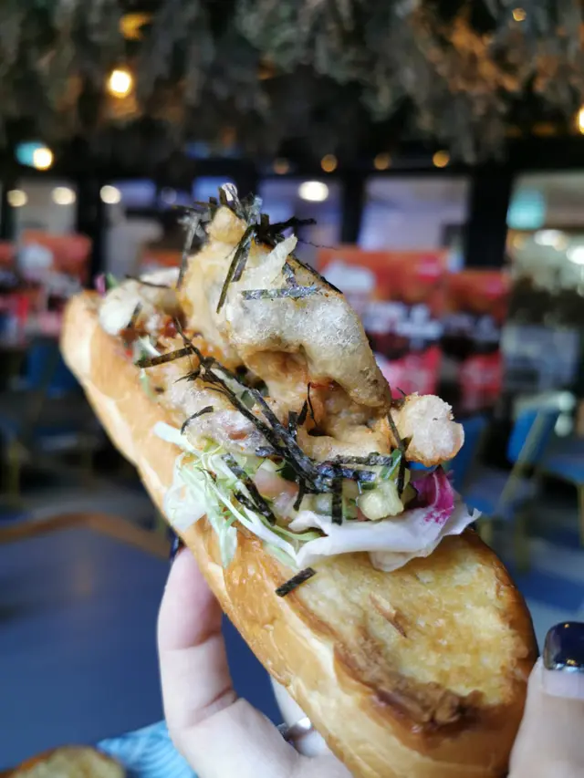 酥炸軟殼蟹芒果沙律排包配薯條