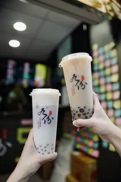 分层芋头珍珠鲜奶