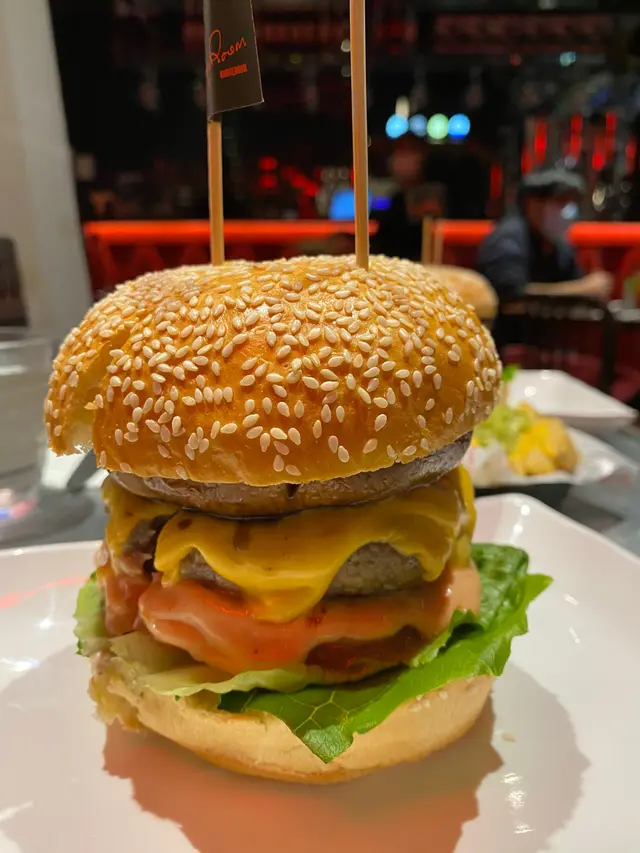 大烤菇芝士牛肉漢堡