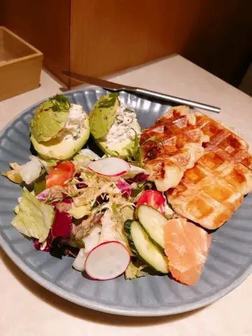 手撕蟹肉牛油果他他