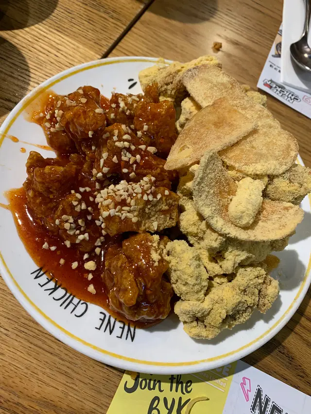 韓式甜辣炸雞配初雪炸雞