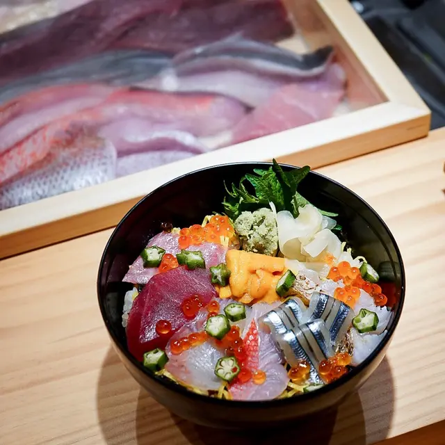 鮨白鳥海師丼
