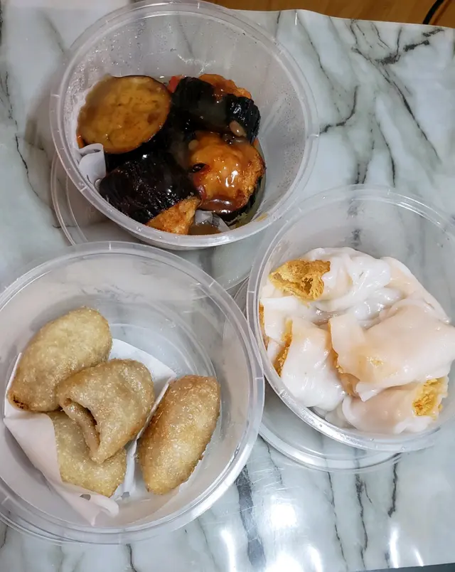 家鄉鹹水角, 不是腸粉, 煎蝦膠釀茄子