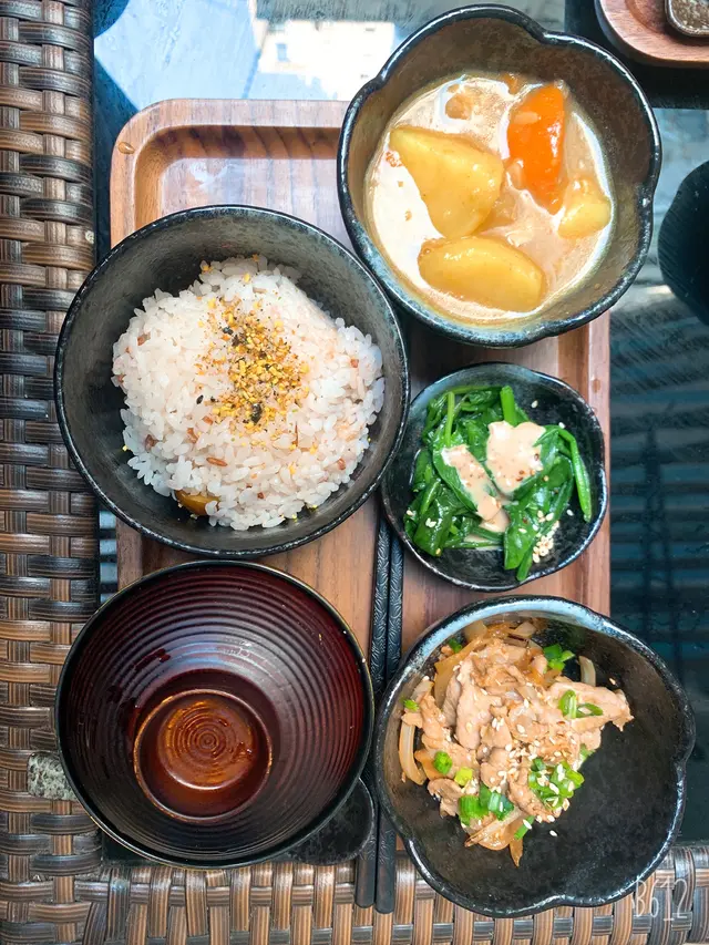 食物好精緻,淨係個飯都好好食,未到恰到好處有心機