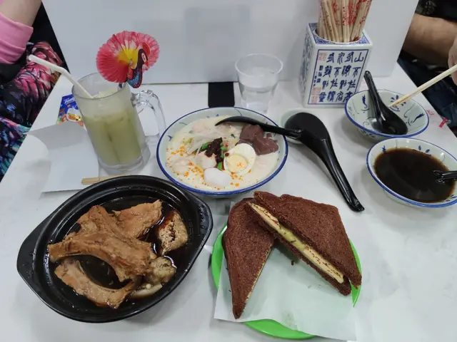 肉骨茶 (一字骨)&檳城白咖哩麵&海南鴛鴦燒麵包&似水榴槤