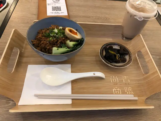 香菇瓜仔肉飯，復刻胚芽奶茶