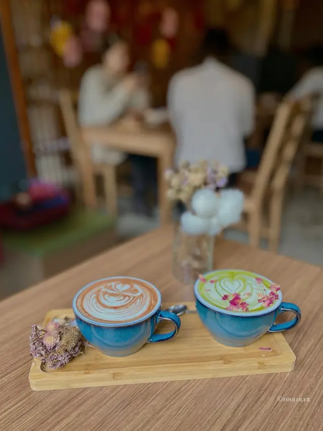 呢杯抹茶喺Cafe嘅人氣之選 賣相非常精緻完美嘅拉花再鋪上玫瑰花瓣 打卡一流🌹 味道方面甜到啱啱好 亦有好濃嘅抹茶同淡淡的玫瑰香 整體來講唔錯🍵