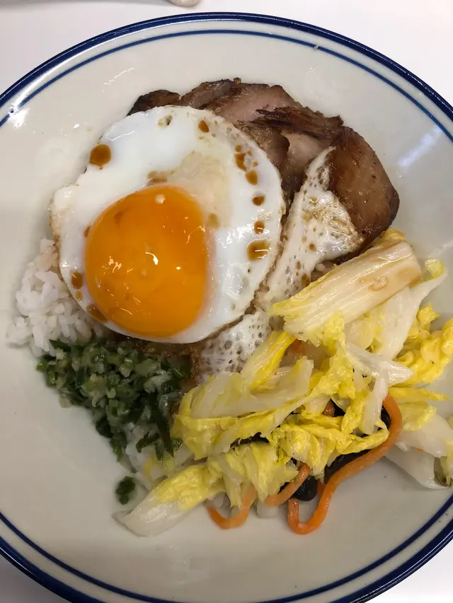 蔥油豬頸肉煎蛋飯