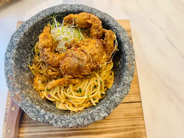 蒜香辣椒蜆肉意大利粉配軟殼蟹