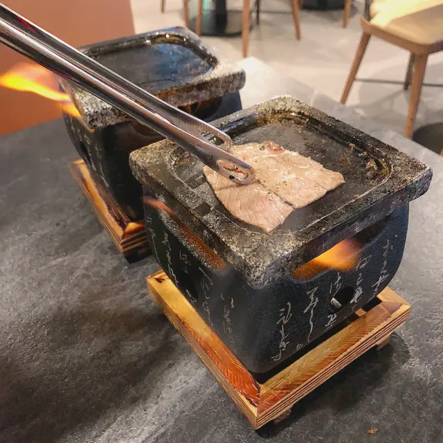 牛五花兩邊輕輕一燒就食得 快靚正