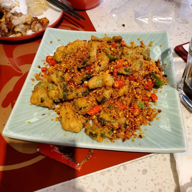 除了鹹蛋黃，還用了避風塘風味，從不吃苦瓜的我也吃不停口
