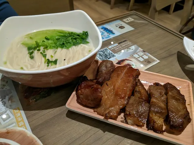 豬扒菜湯麵