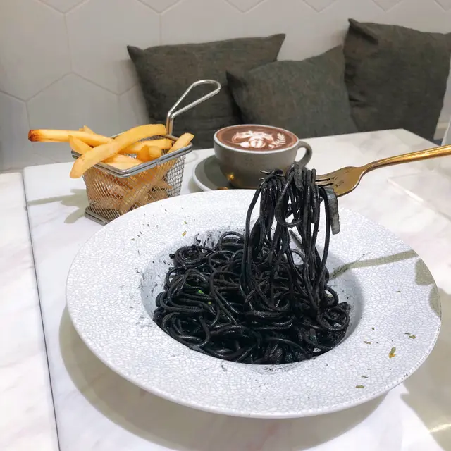 墨魚汁海鮮意粉