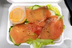 烟三文鱼杂菜沙律